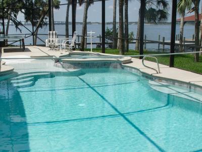 Marquis Series Oyster